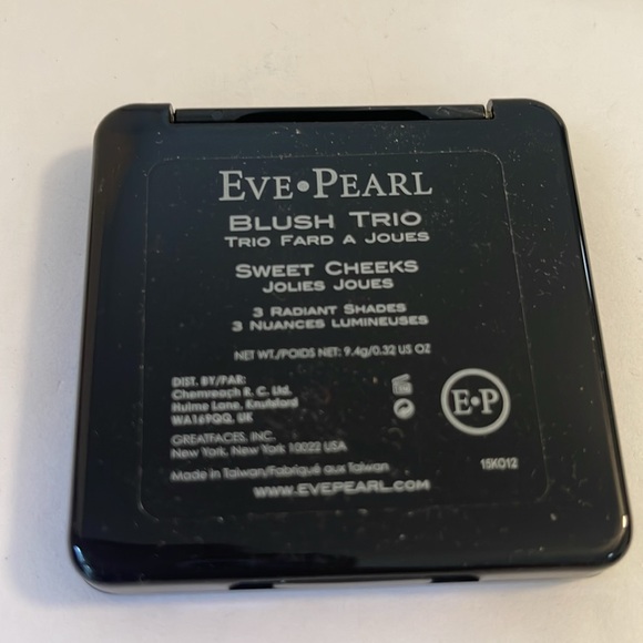EVE PEARL COMPACT W/ THREE BLUSHES NWOT (never used) - Picture 2 of 3
